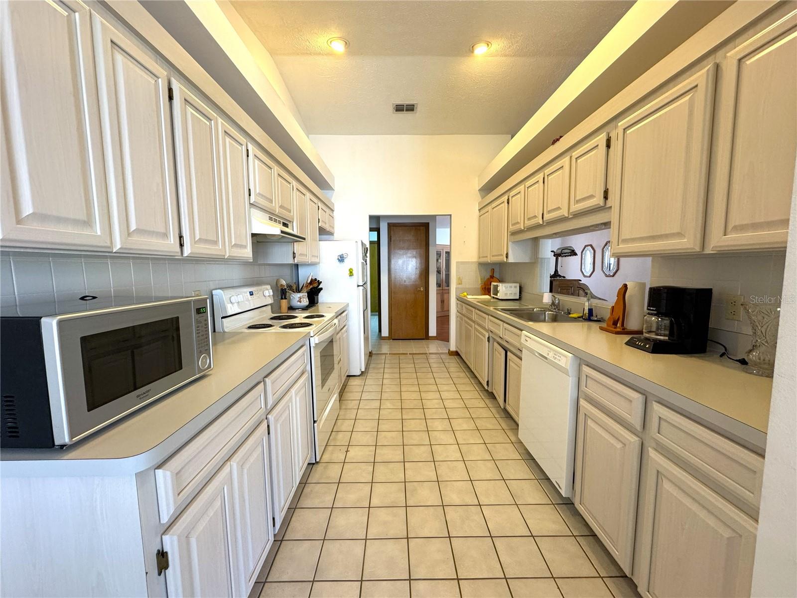 INVERNESS HIGHLANDS SOUTH - Residential Lease