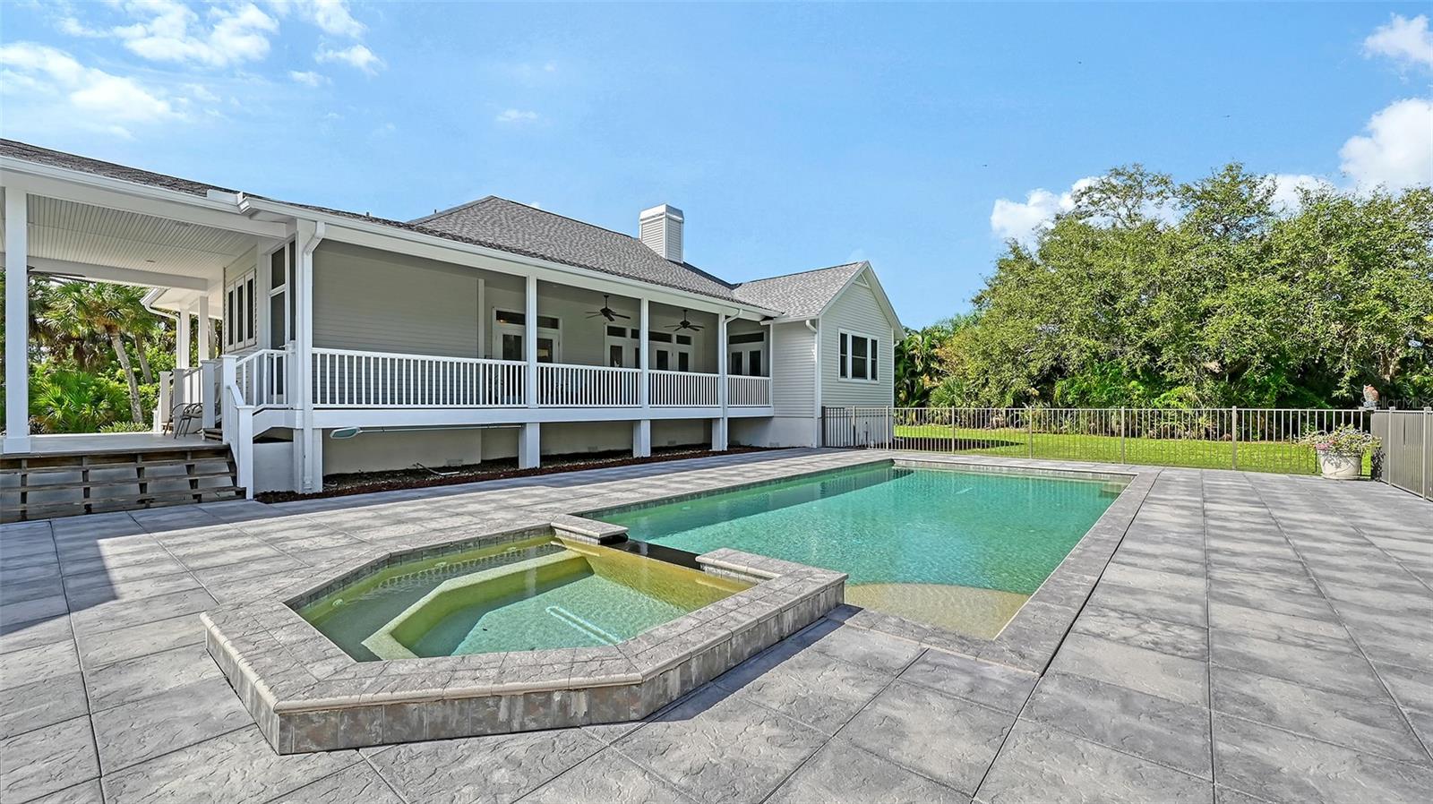HERITAGE OAKS AT SHAMROCK SHORES 1ST ADD - Residential