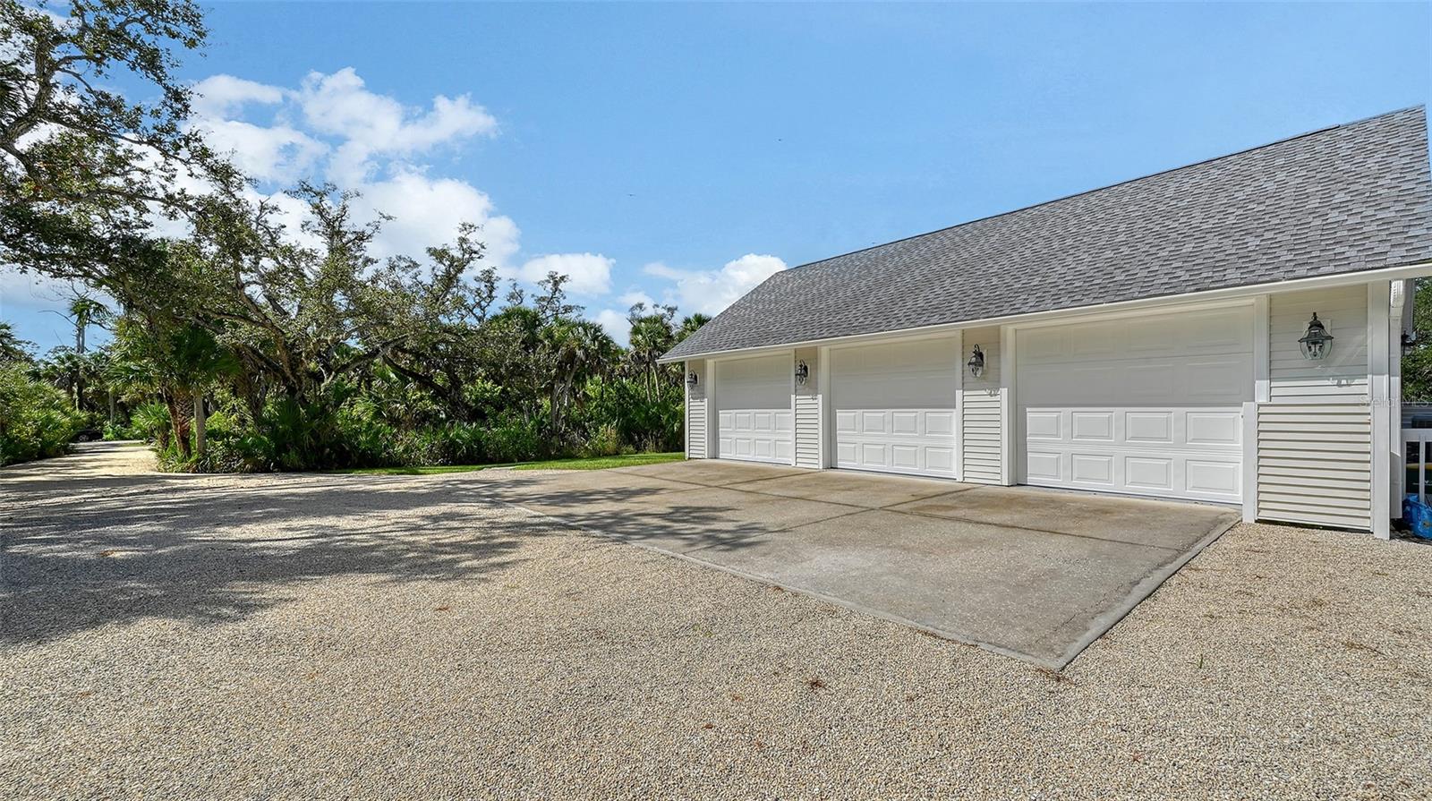 HERITAGE OAKS AT SHAMROCK SHORES 1ST ADD - Residential