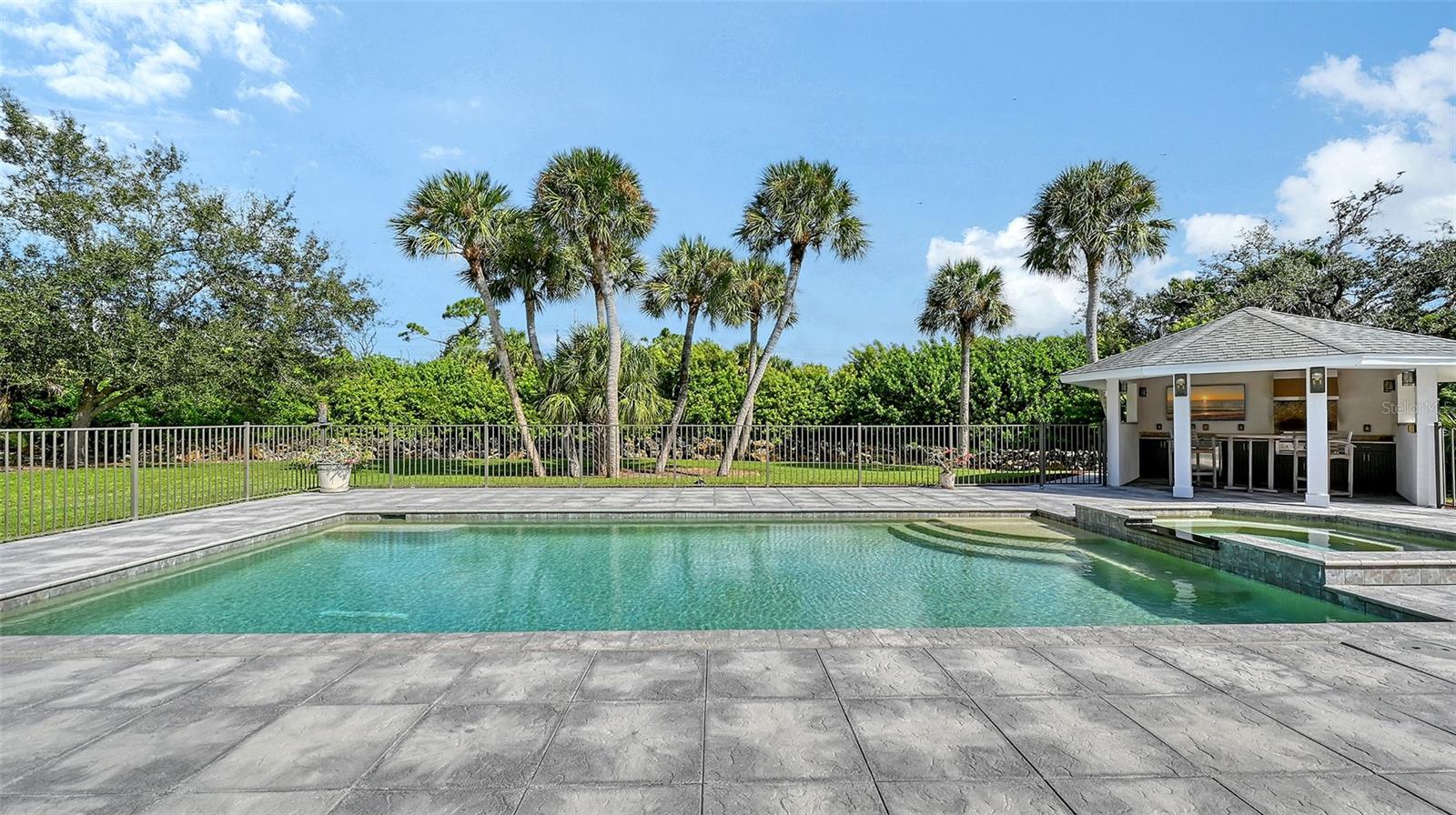 HERITAGE OAKS AT SHAMROCK SHORES 1ST ADD - Residential