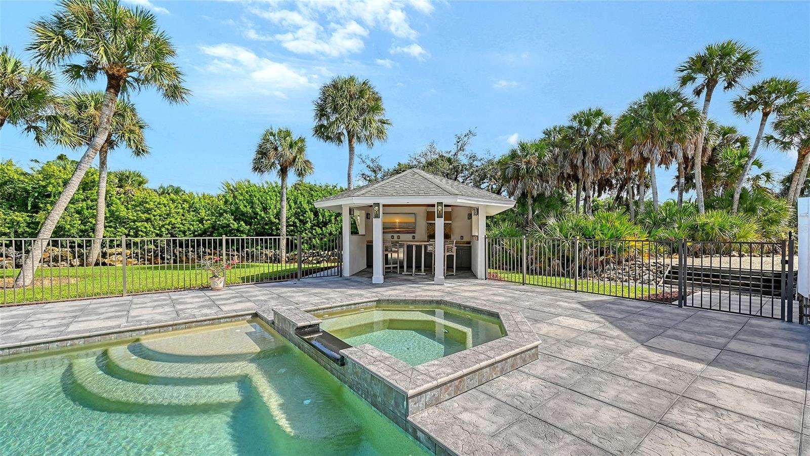 HERITAGE OAKS AT SHAMROCK SHORES 1ST ADD - Residential