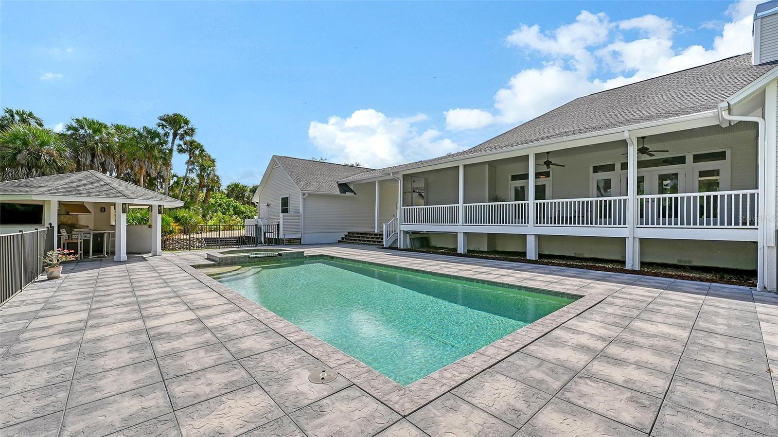 HERITAGE OAKS AT SHAMROCK SHORES 1ST ADD - Residential