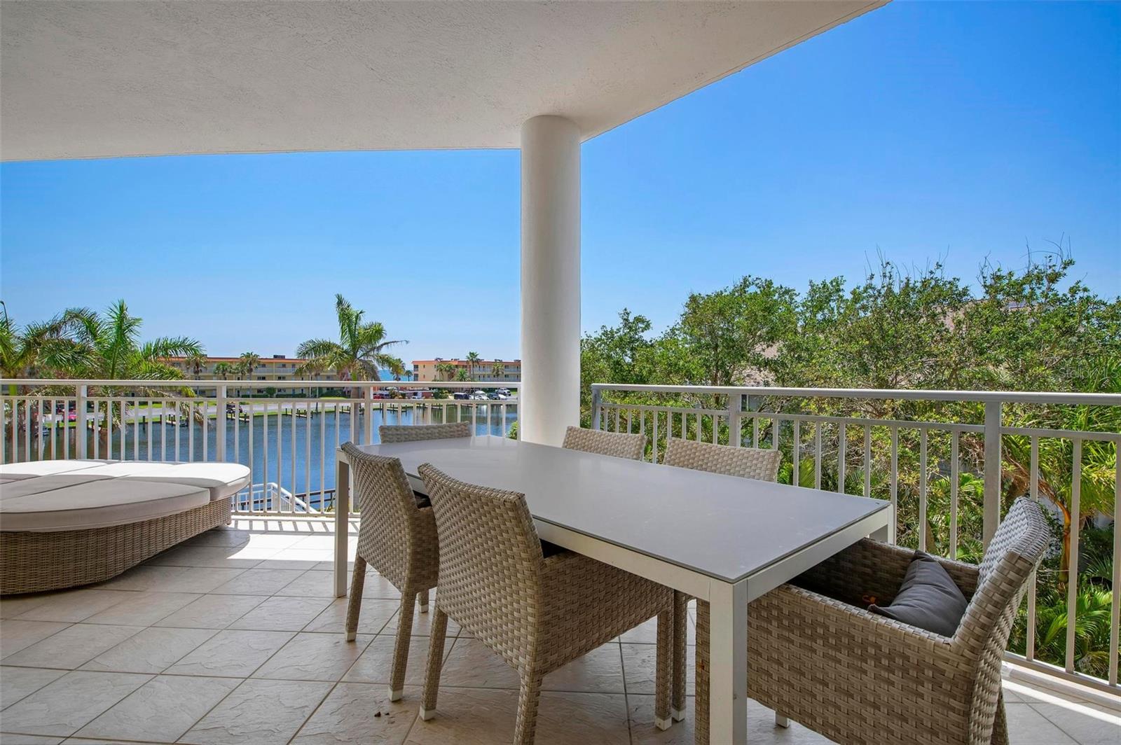 SOMERSET CAY - Residential Lease