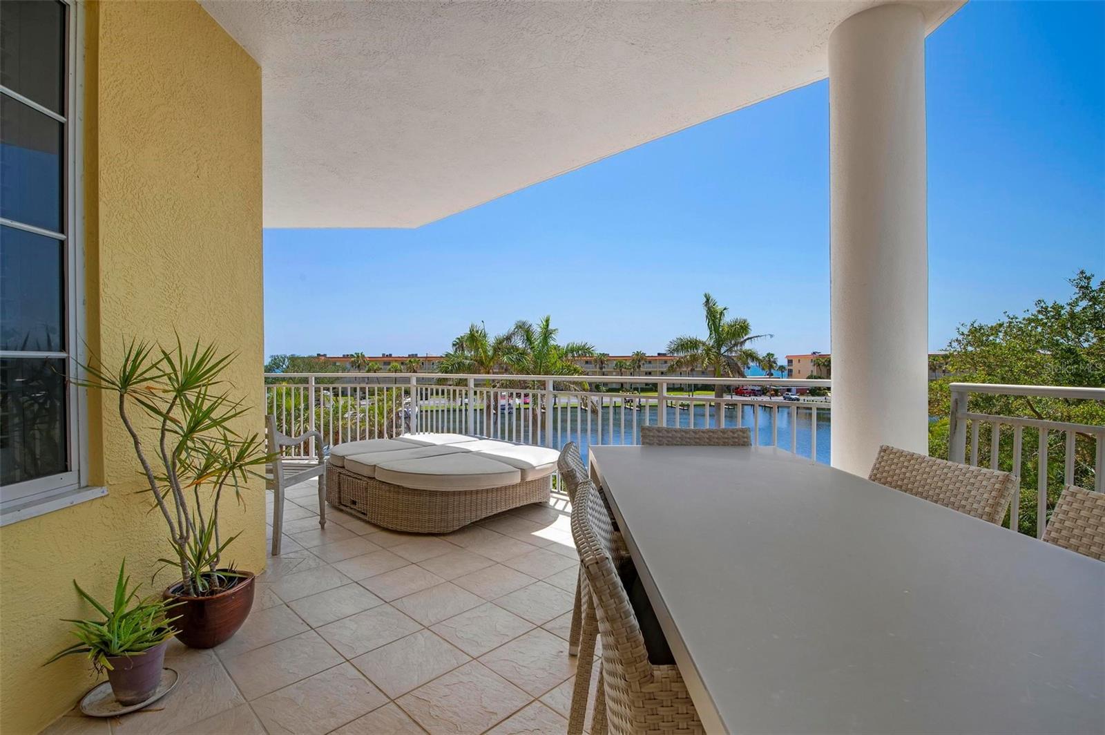SOMERSET CAY - Residential Lease