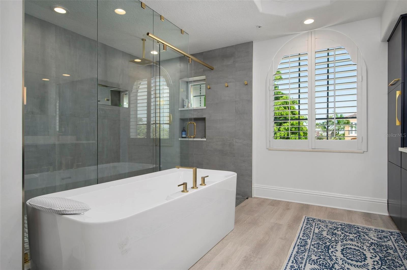 SOMERSET CAY - Residential Lease