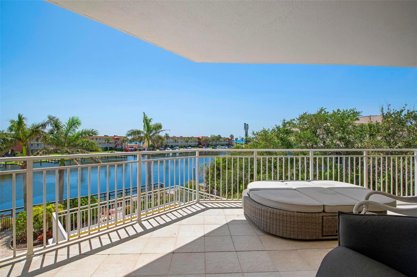 SOMERSET CAY - Residential Lease