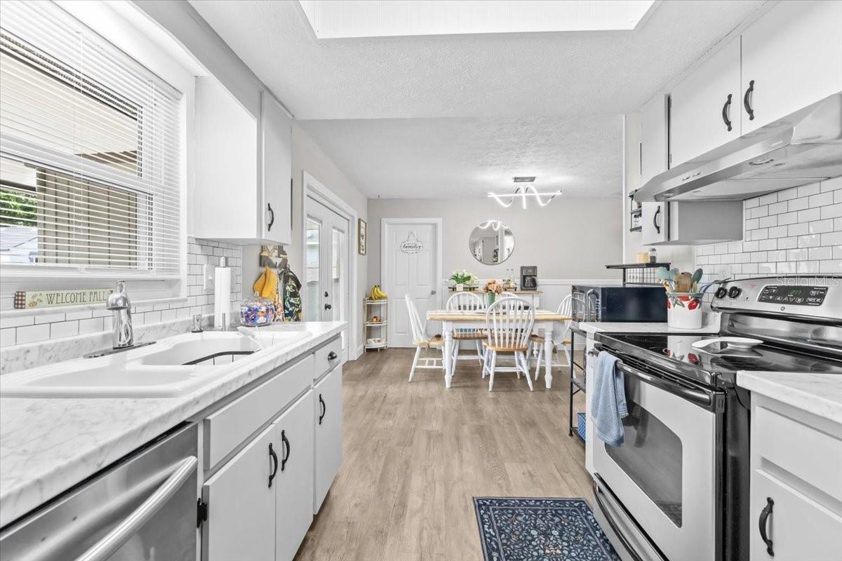 PRESIDENTIAL MANOR - Residential