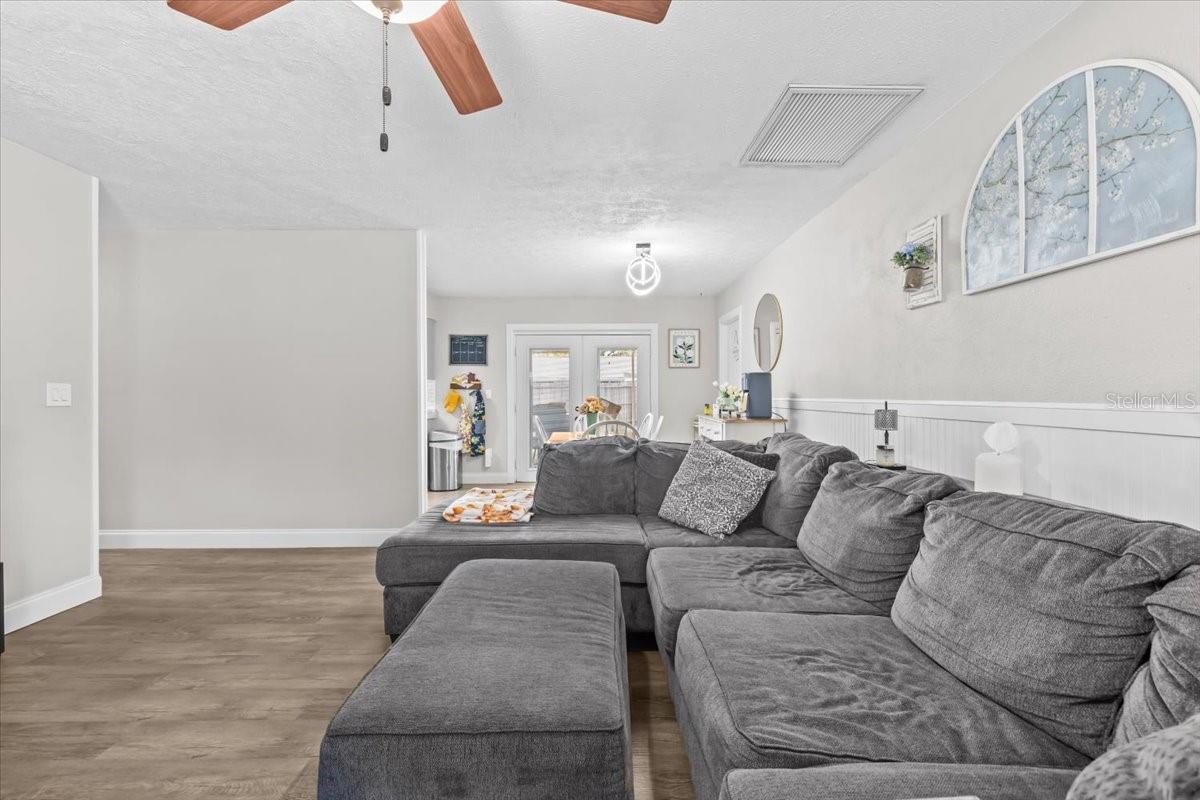 PRESIDENTIAL MANOR - Residential