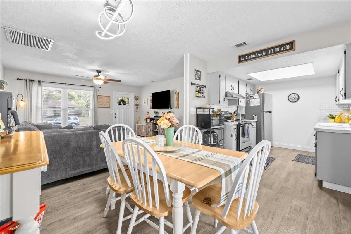 PRESIDENTIAL MANOR - Residential