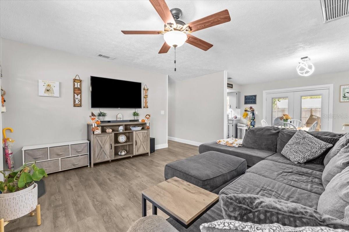 PRESIDENTIAL MANOR - Residential