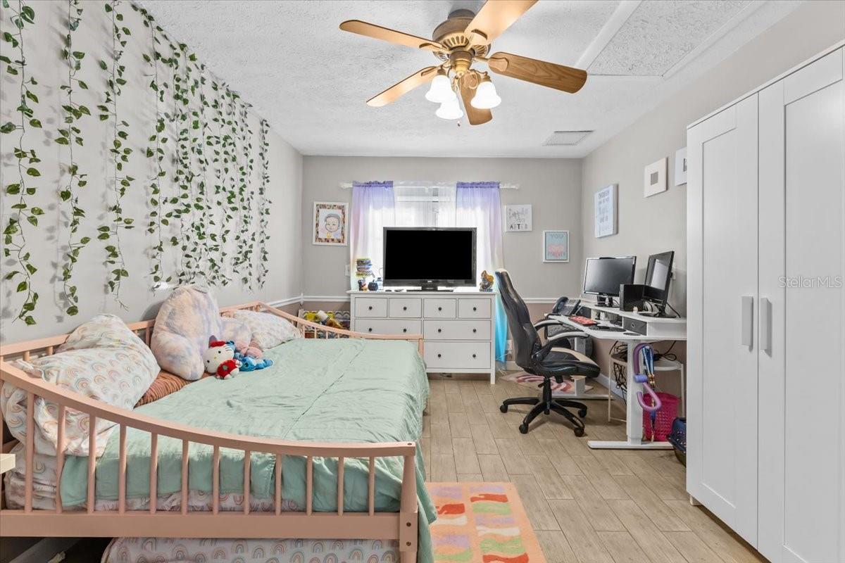 PRESIDENTIAL MANOR - Residential