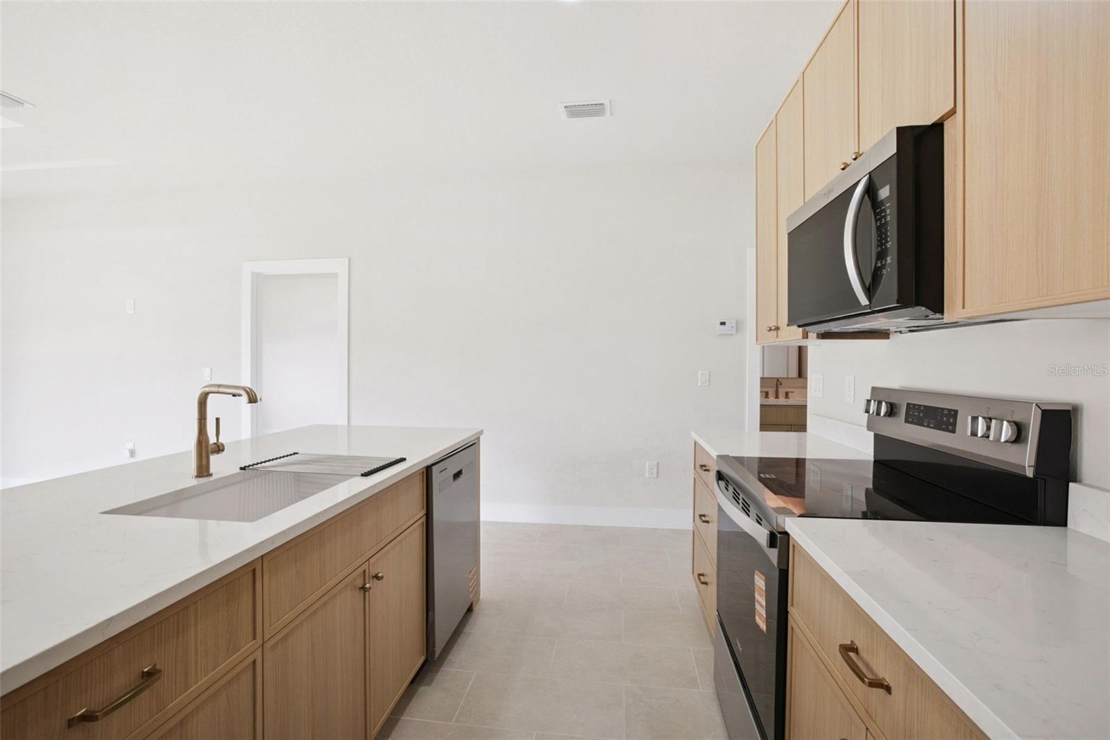 LEHIGH ESTATES - Residential Income