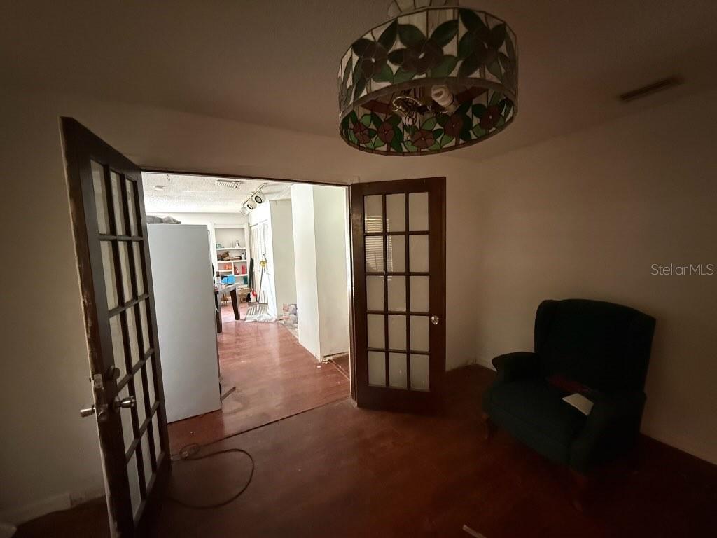 COUNTRY CLUB ESTATES - Residential