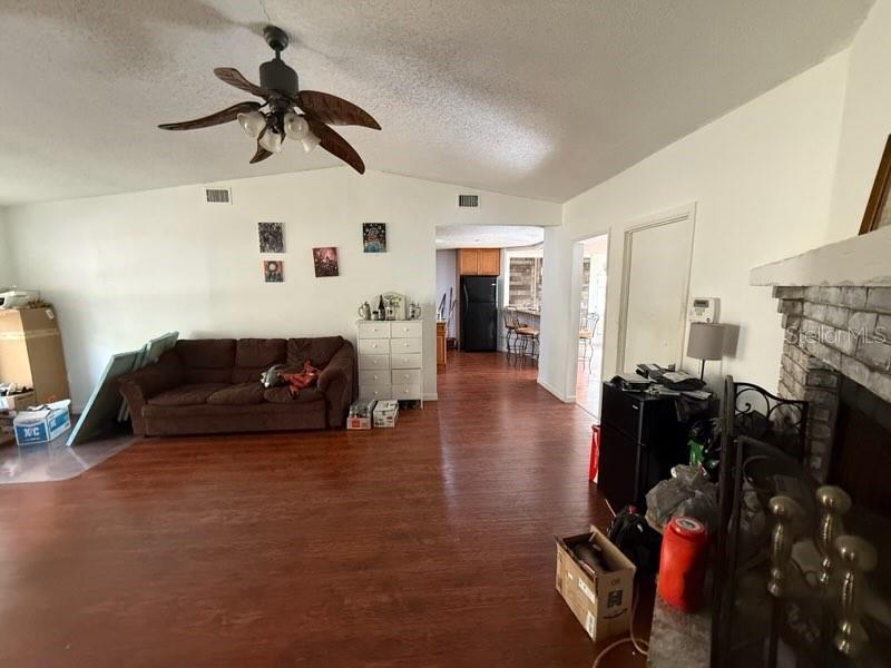 COUNTRY CLUB ESTATES - Residential