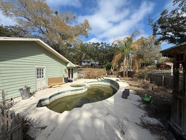 COUNTRY CLUB ESTATES - Residential