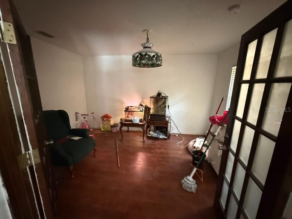 COUNTRY CLUB ESTATES - Residential