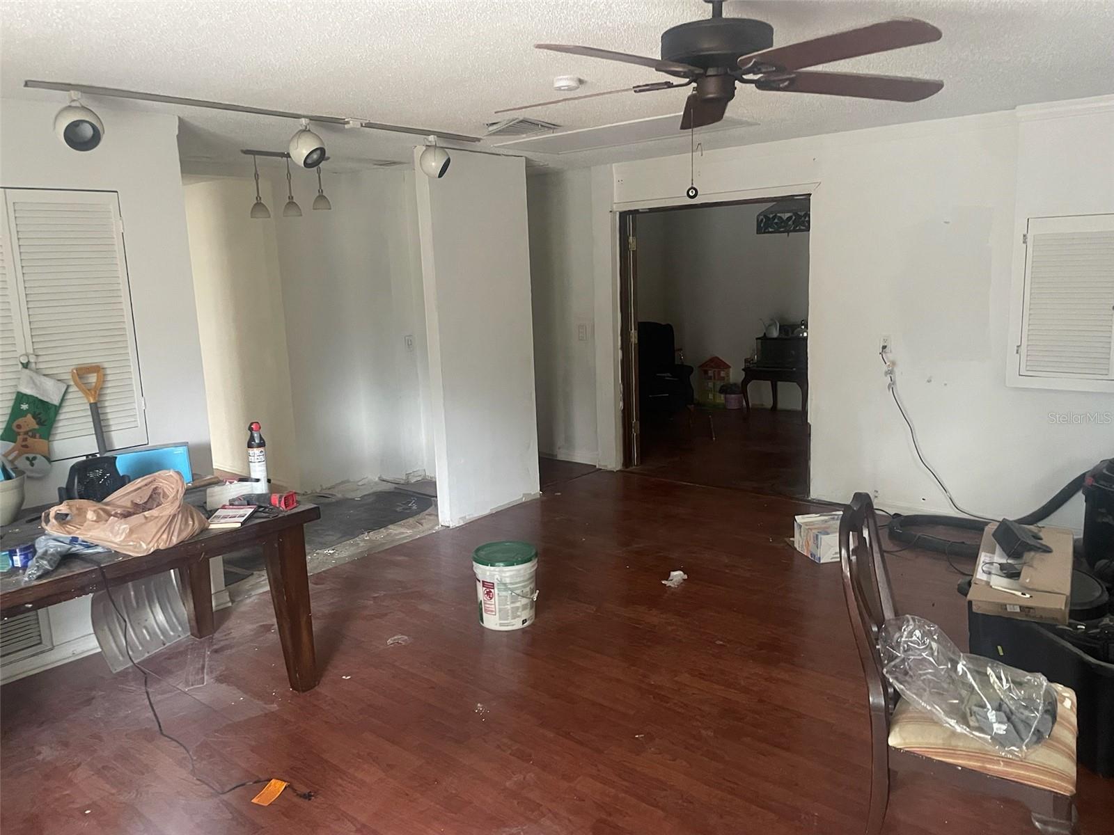 COUNTRY CLUB ESTATES - Residential