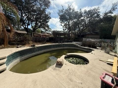 COUNTRY CLUB ESTATES - Residential