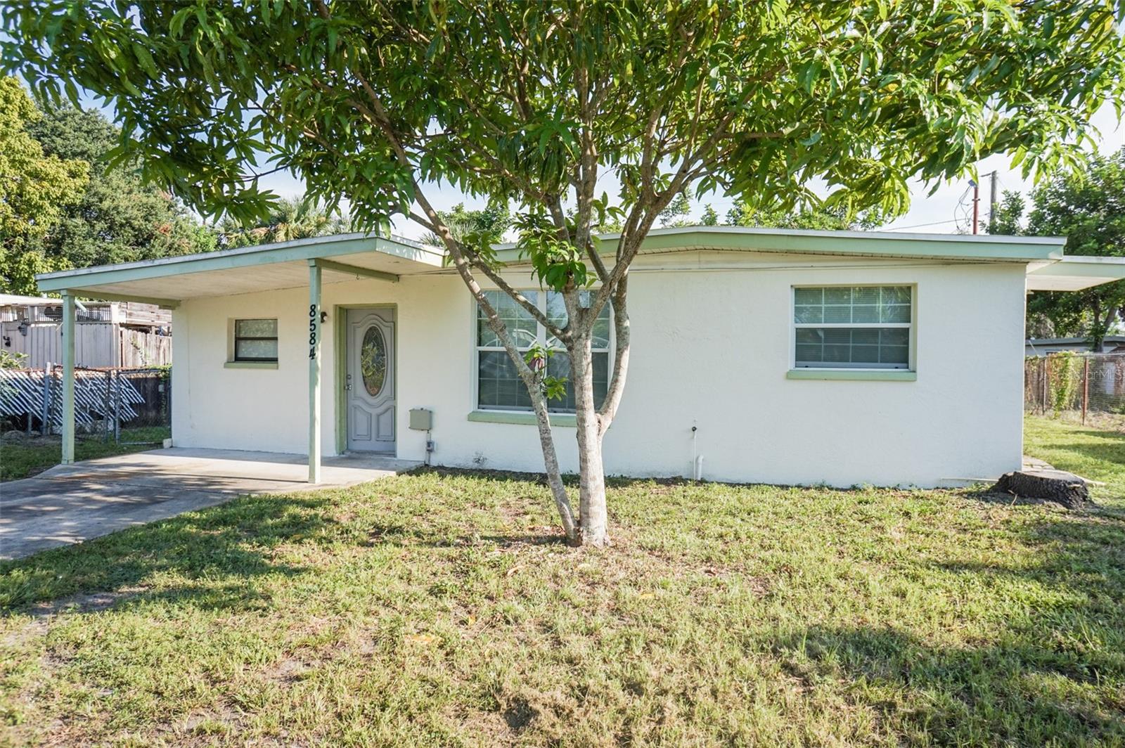 Move-In Ready 3BR/2BA Home in Prime Seminole Location and NOT a flood Zone!
This 3-bedroom, 2-bath home is located in the heart of Seminole—just 10 minutes from the beach, 15 minutes to Downtown St. Petersburg, and close to shopping, dining, and top local amenities.
Inside, you'll find a newly updated kitchen with white wood shaker cabinets, new kitchen appliances, fresh interior paint throughout, including ceilings and closets, and new ceiling fans in the living room and primary bedroom. The spacious layout offers comfortable living with great natural light.
Enjoy the large, fully fenced backyard—perfect for entertaining, pets, or outdoor activities.
Don't miss this opportunity to own a move-in-ready home in a highly desirable location!