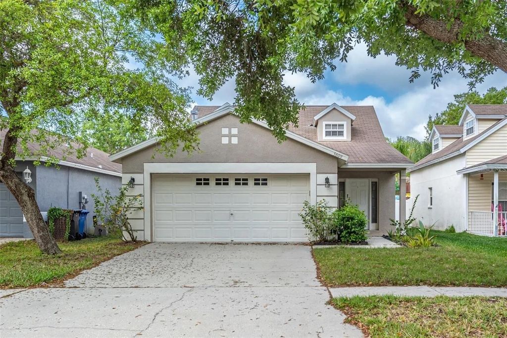 Photo of 5609 Tanagergrove Way, Lithia, FL 33547 (MLS # O6396529)