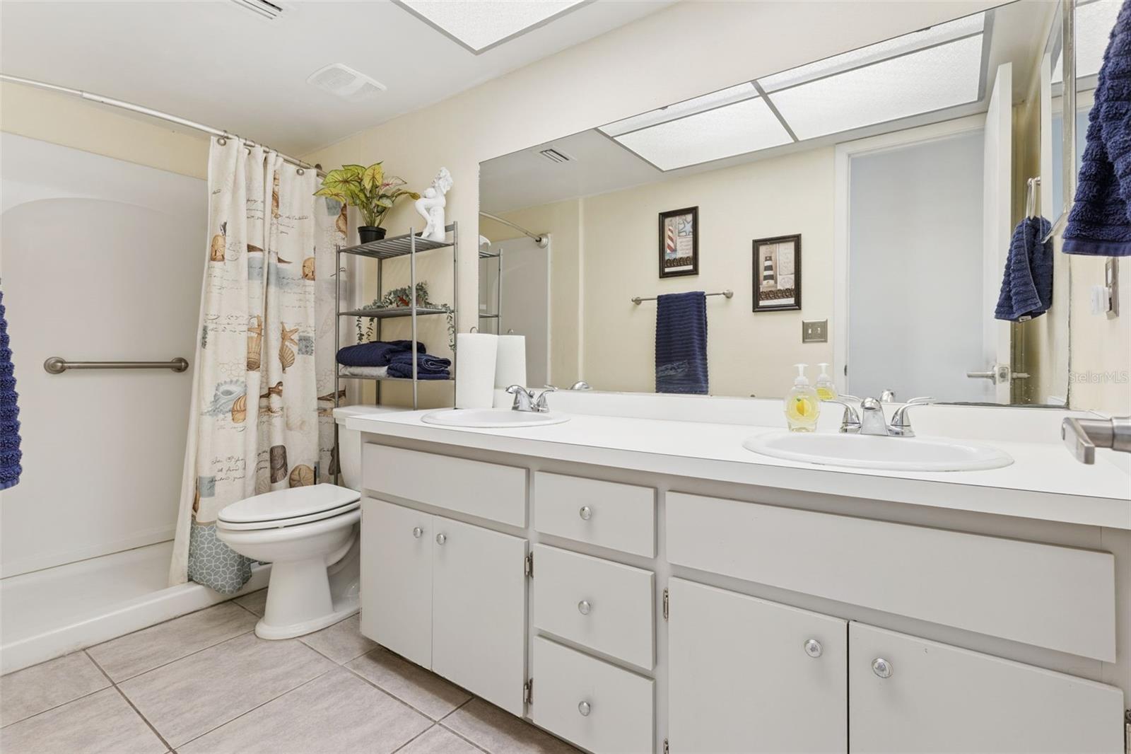 ROLLING OAKS - Residential