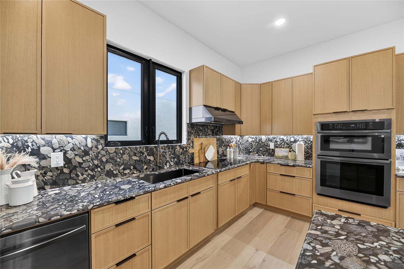 RIDGEWOOD - Residential