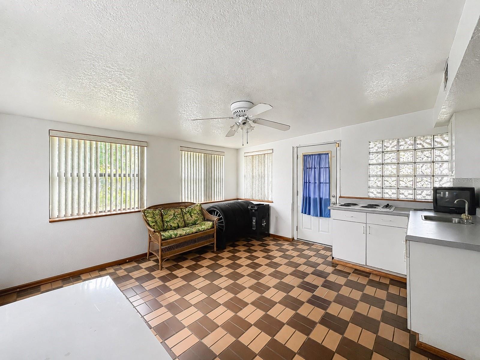 LAKE LAWNE SHORES ANNEX - Residential