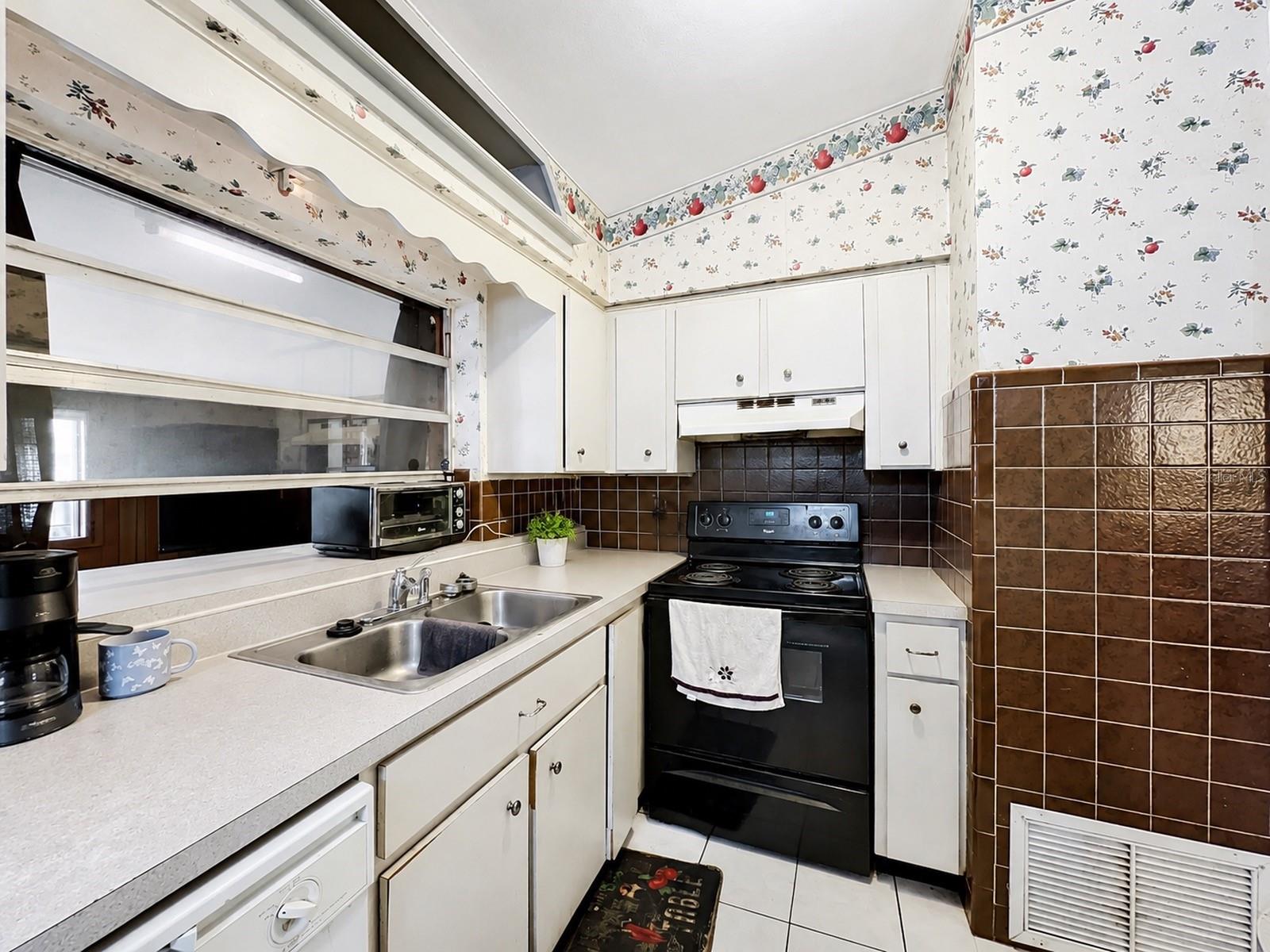LAKE LAWNE SHORES ANNEX - Residential