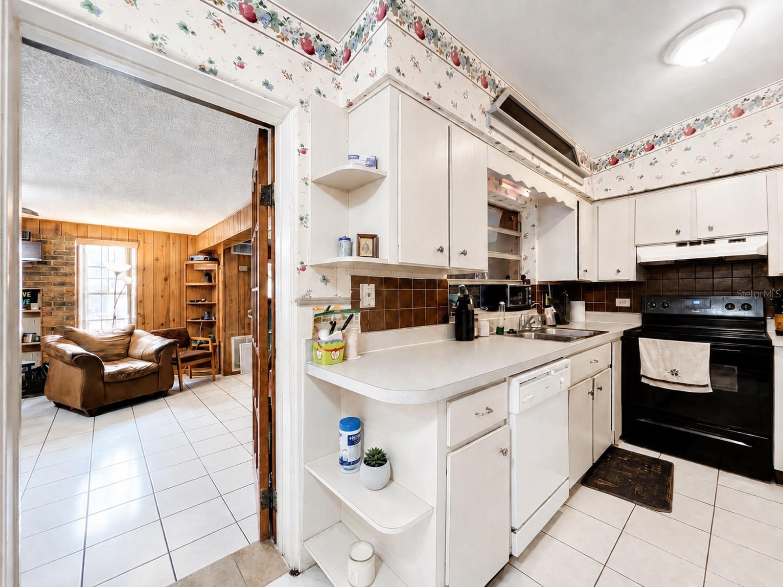 LAKE LAWNE SHORES ANNEX - Residential