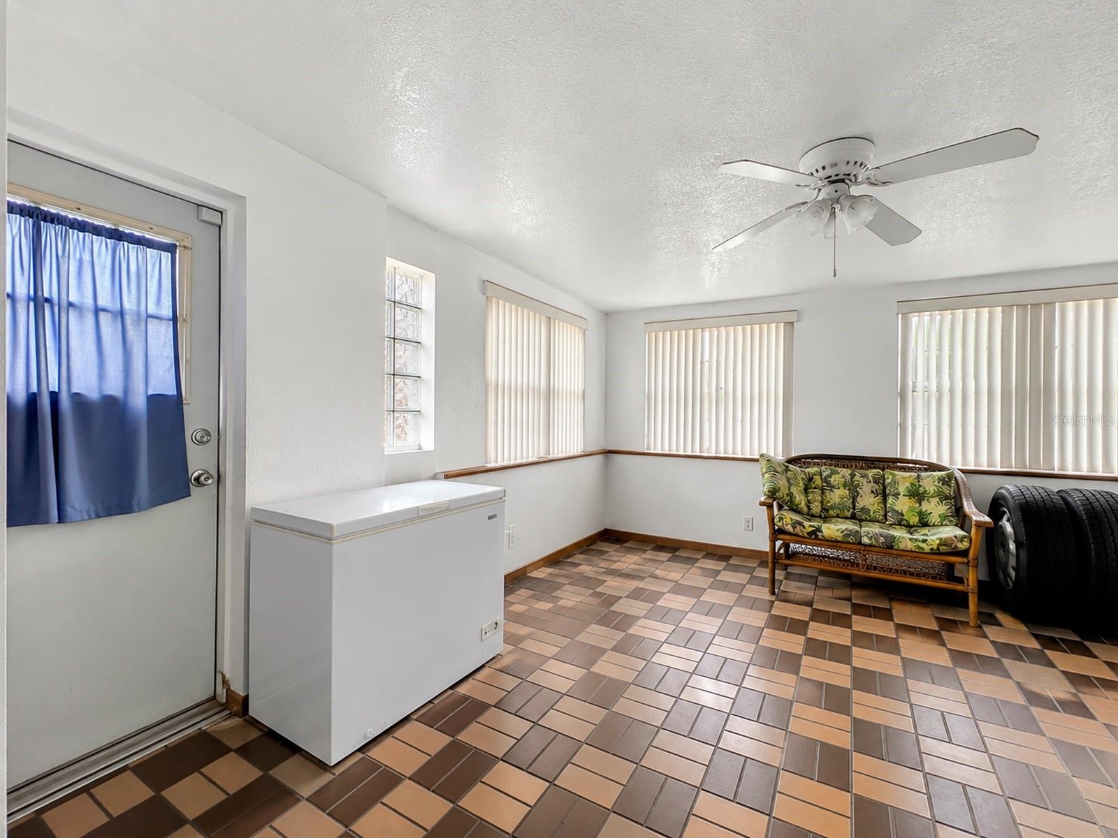 LAKE LAWNE SHORES ANNEX - Residential