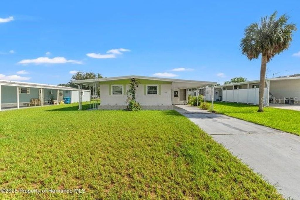 Photo of 7444 Moriah Avenue, Brooksville, FL 34613 (MLS # W7877325)