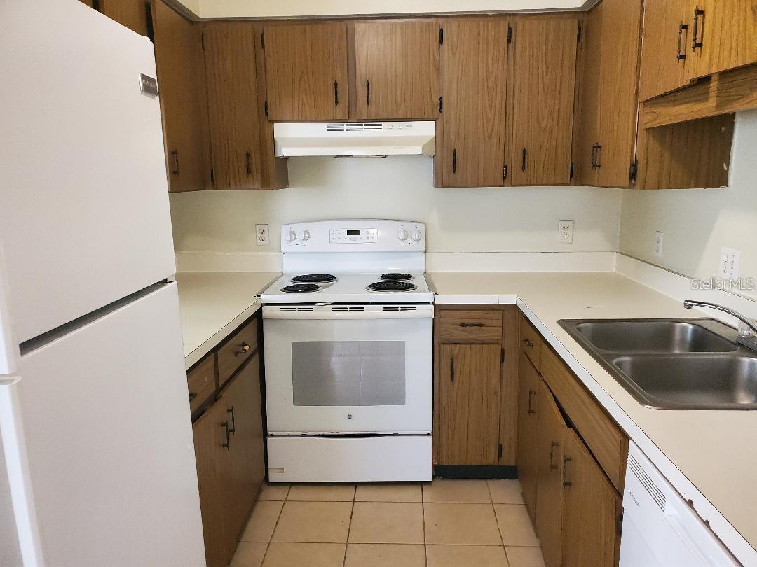 SEVILLA ON LAKE - Residential Lease