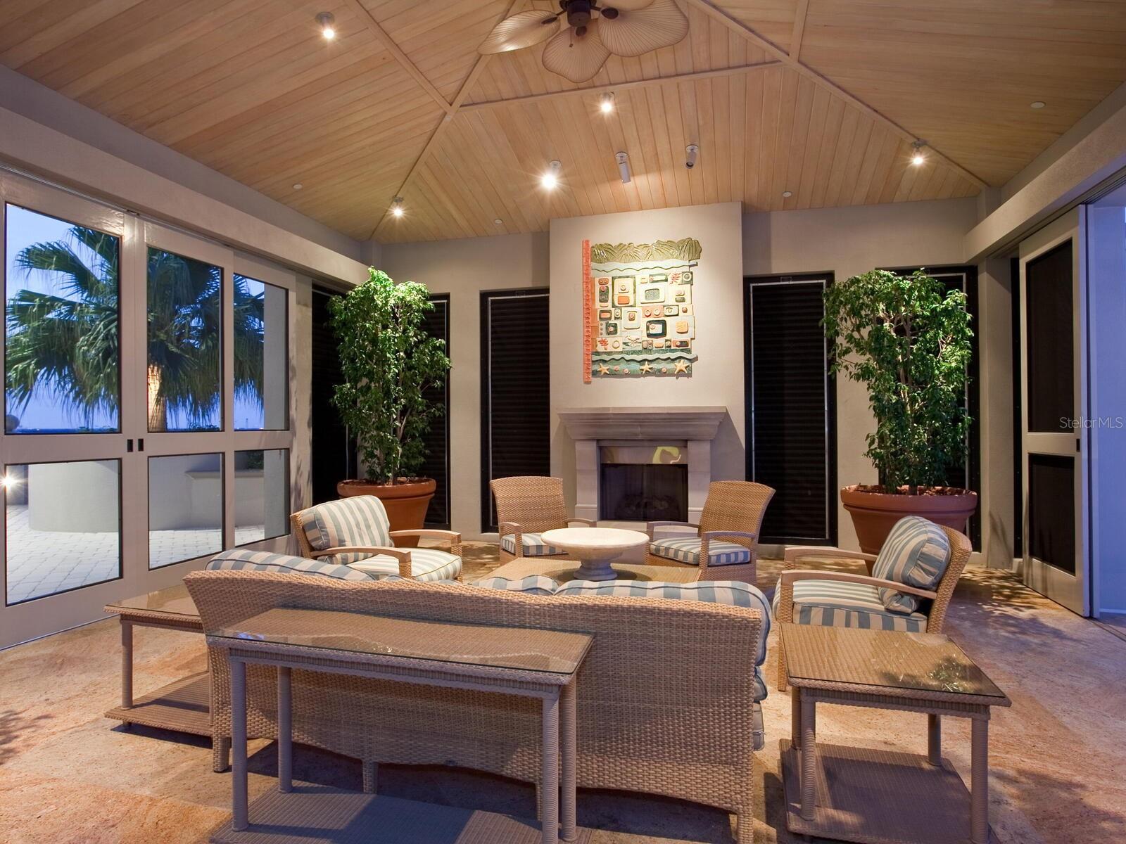 PLAZA AT 05 POINTS RESIDENCES - Residential