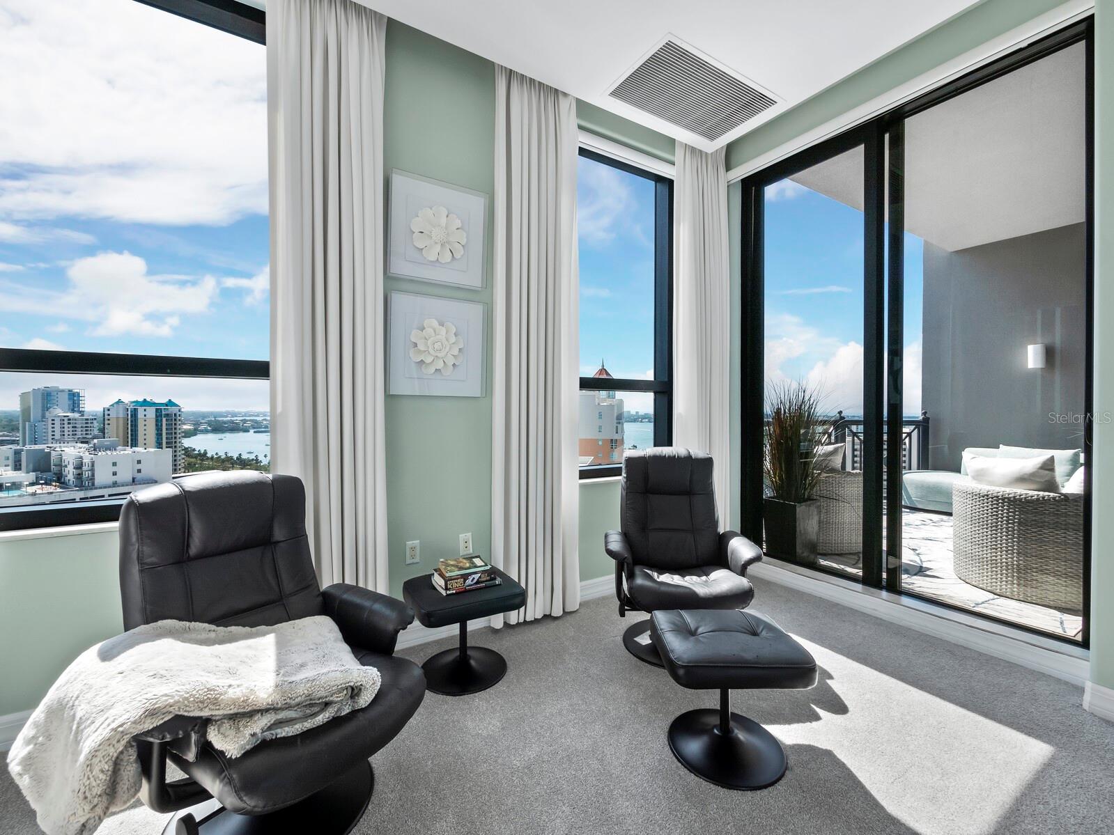 PLAZA AT 05 POINTS RESIDENCES - Residential