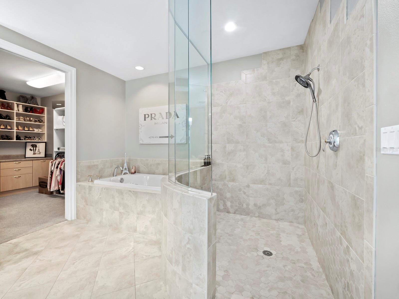 PLAZA AT 05 POINTS RESIDENCES - Residential