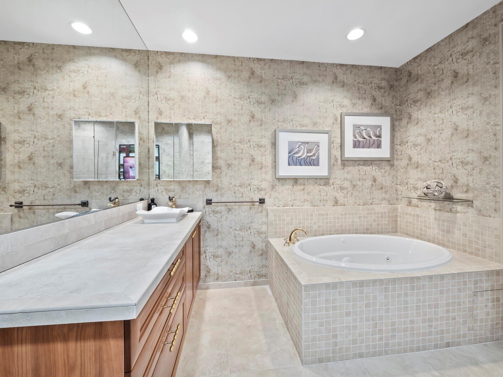 PLAZA AT 05 POINTS RESIDENCES - Residential