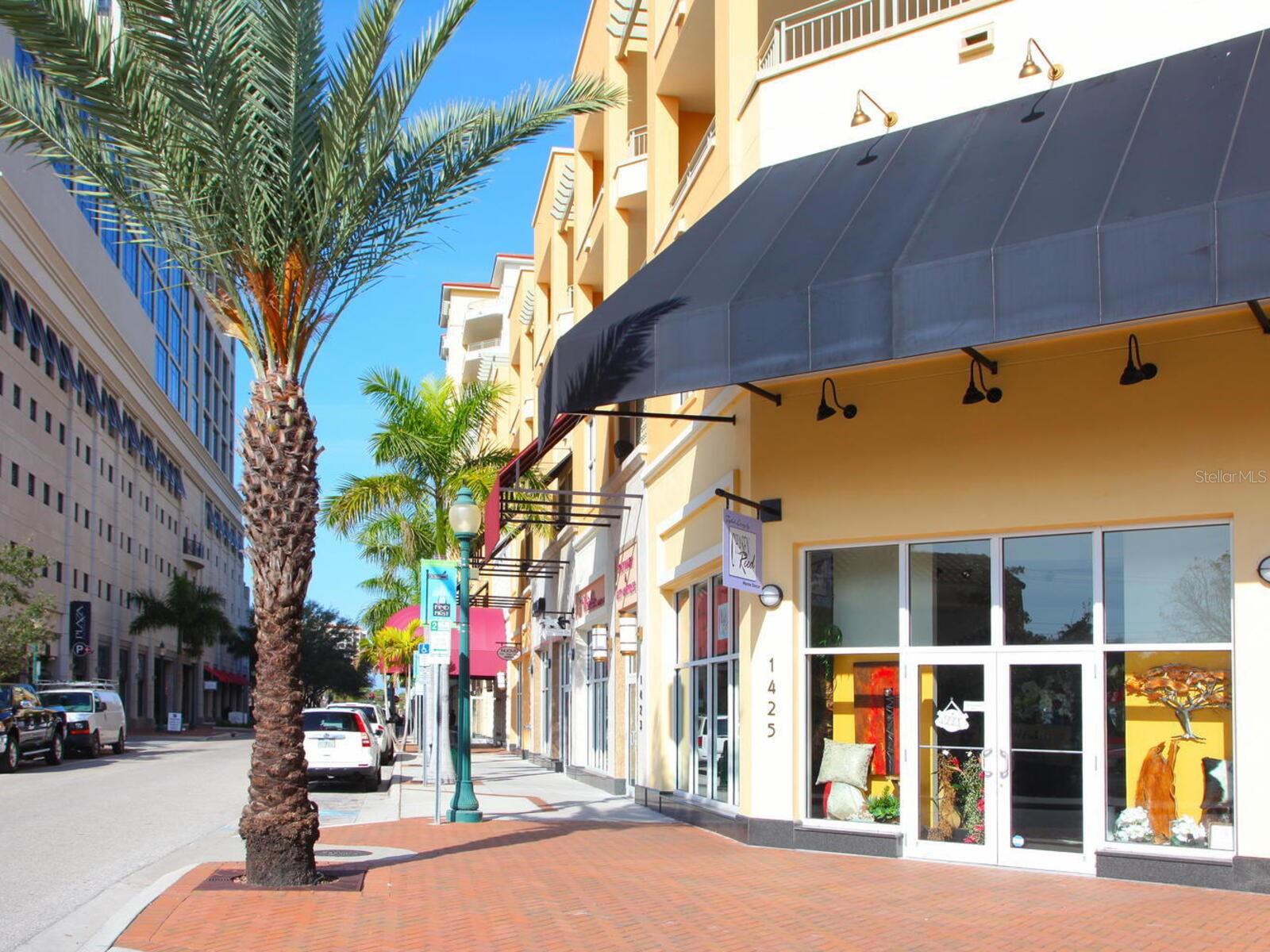 PLAZA AT 05 POINTS RESIDENCES - Residential