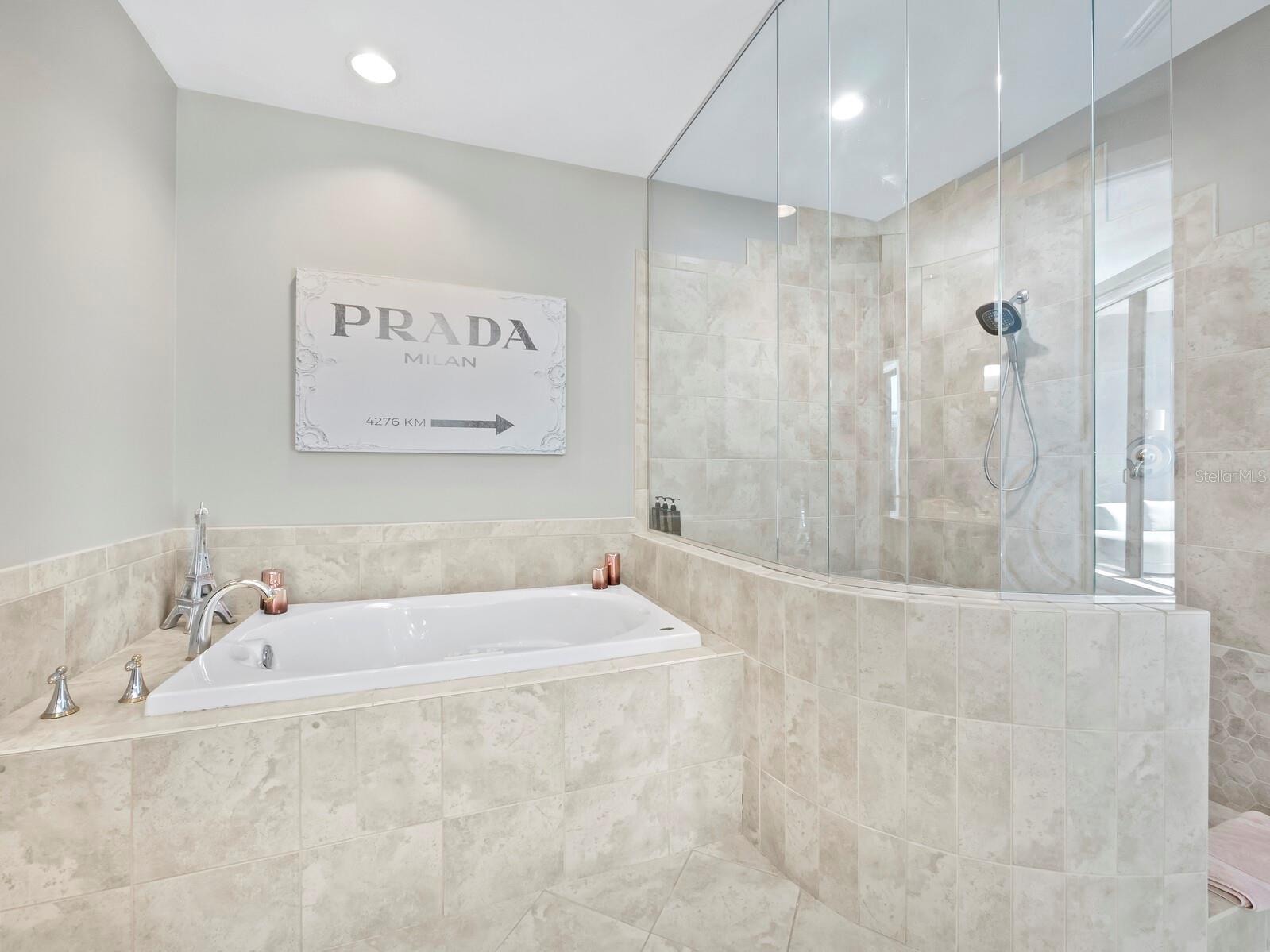 PLAZA AT 05 POINTS RESIDENCES - Residential