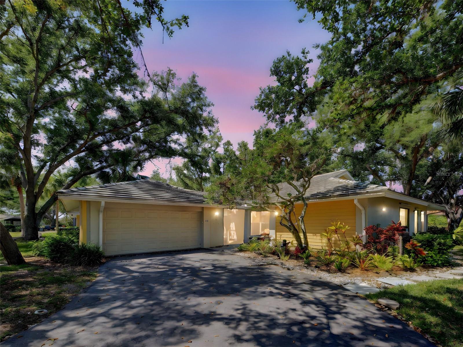 263 SOUTHAMPTON DRIVE 301