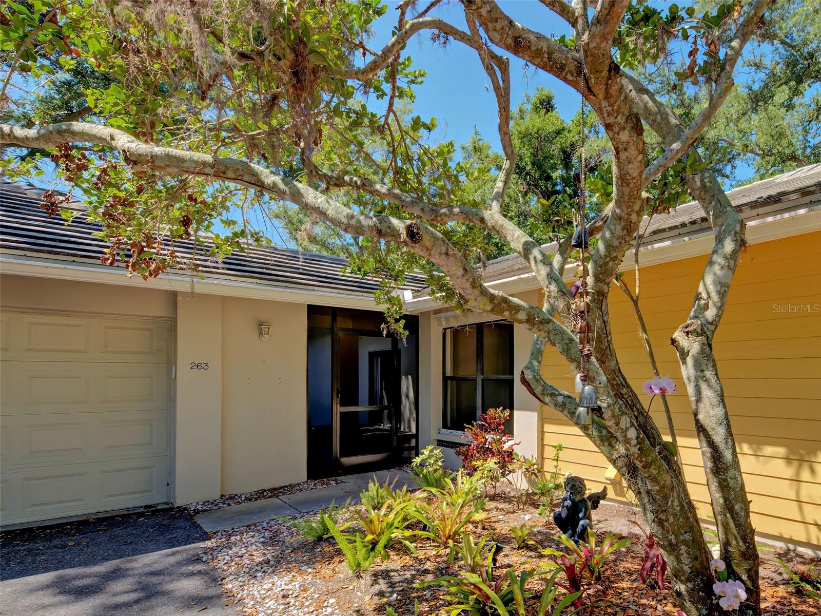 263 SOUTHAMPTON DRIVE 301