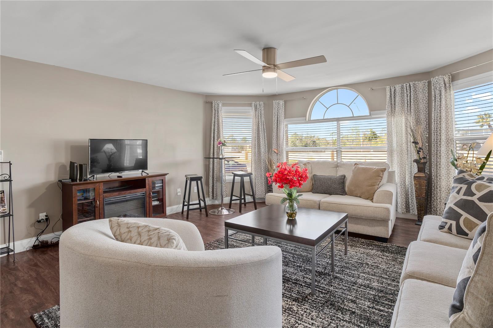 VILLAS AT SOMERSET THE - Residential