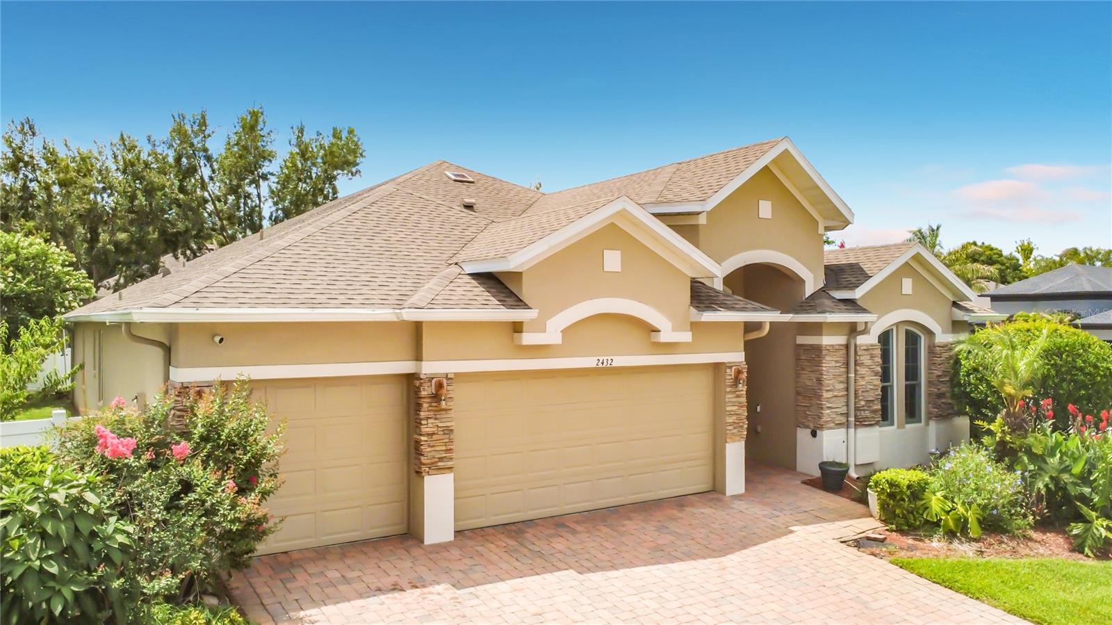 2432 EMERALD ROSE WAY