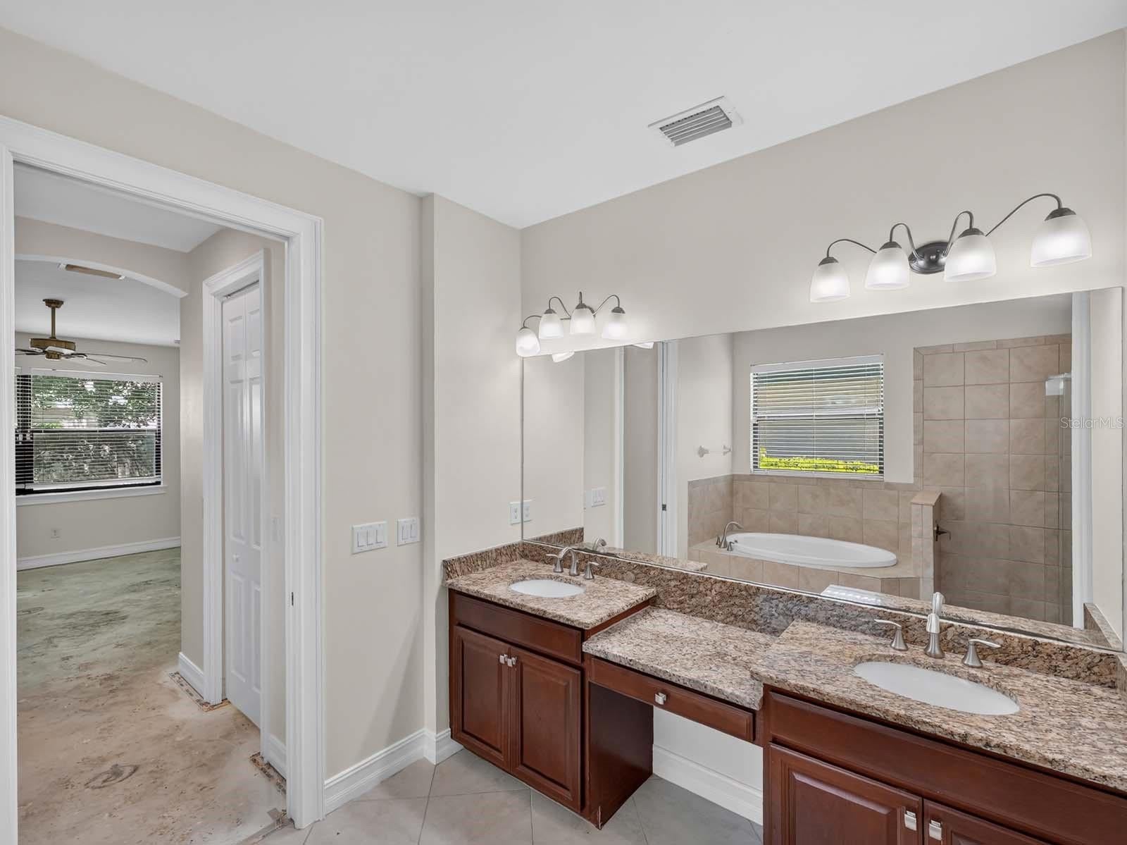 1093 BLUFFWOOD DRIVE, NOKOMIS, FL, 34275 3 1093 BLUFFWOOD DRIVE