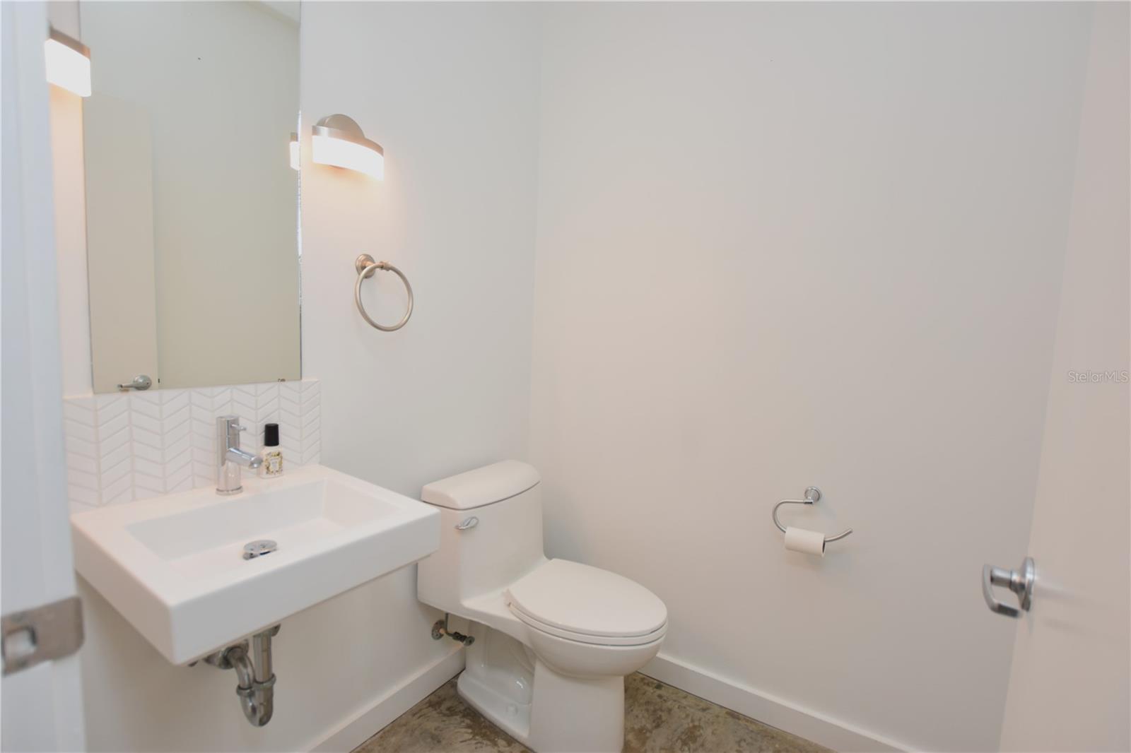 MACDILL LANDINGS A CONDO - Residential Lease