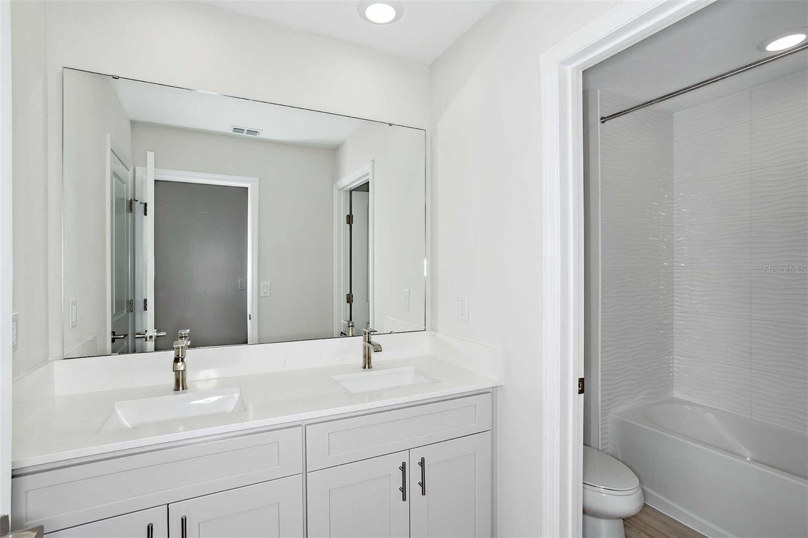 PASADENA WOODS - Residential