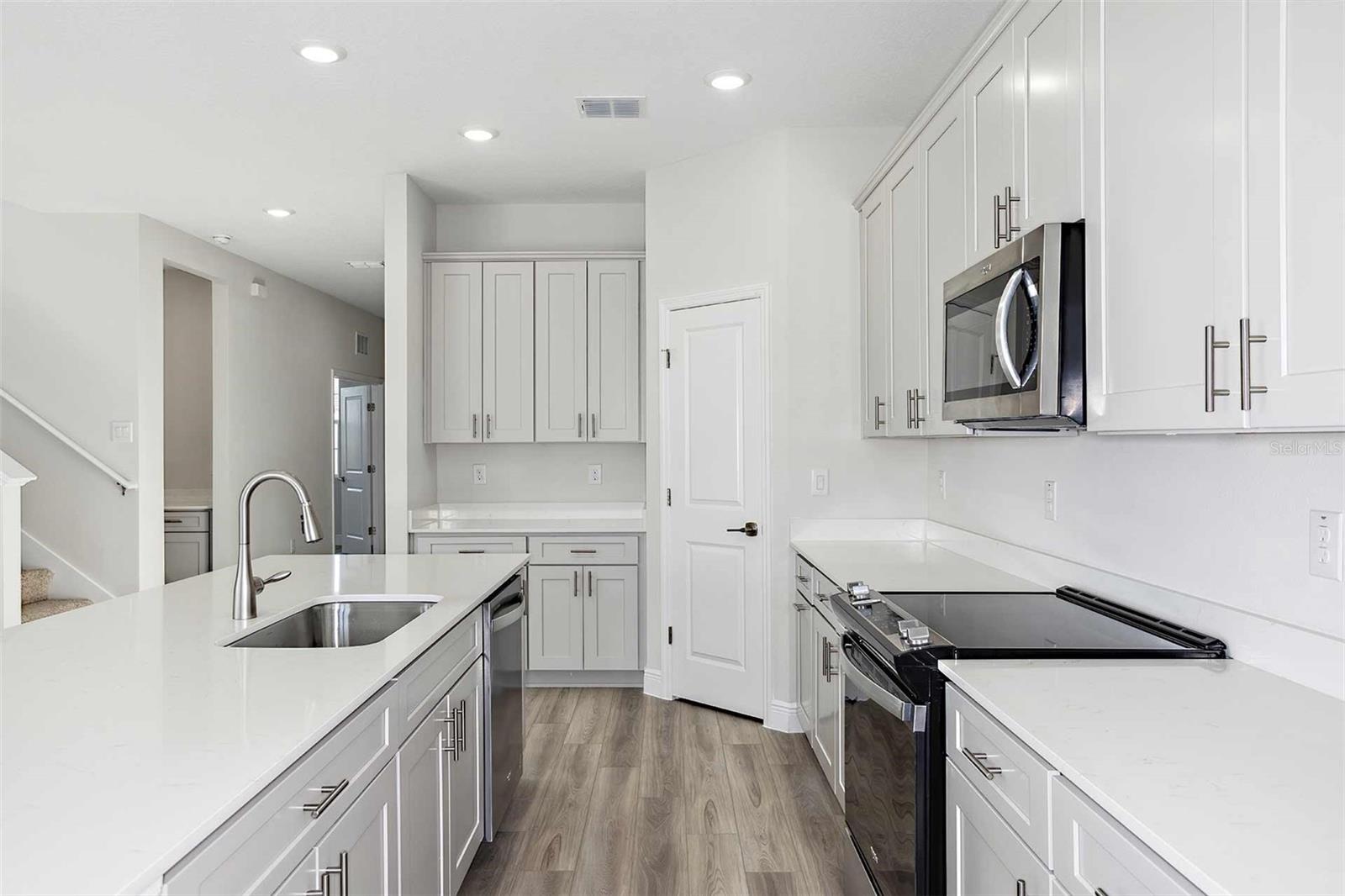 PASADENA WOODS - Residential