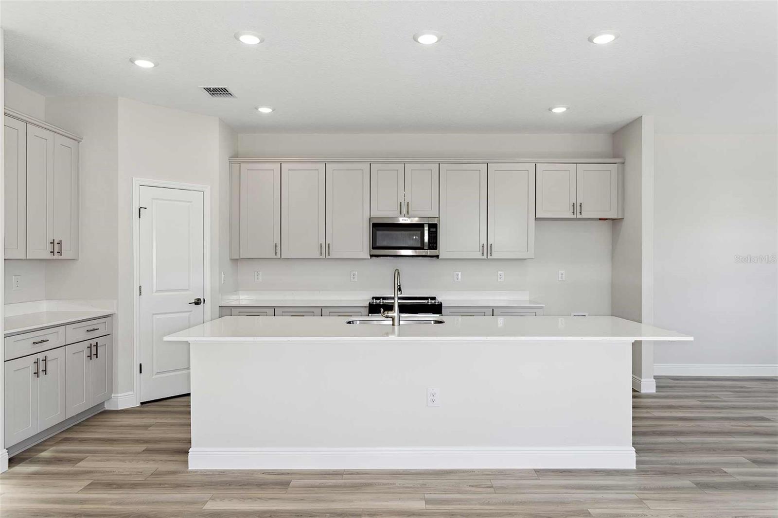 PASADENA WOODS - Residential