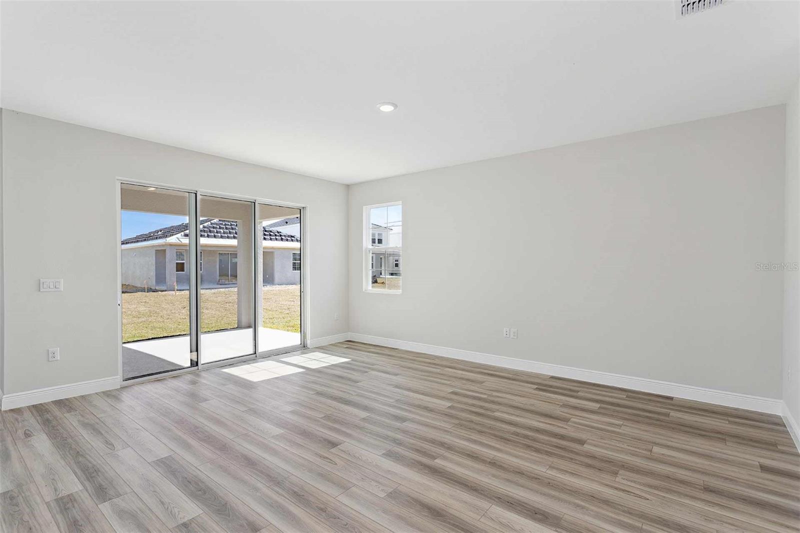 PASADENA WOODS - Residential