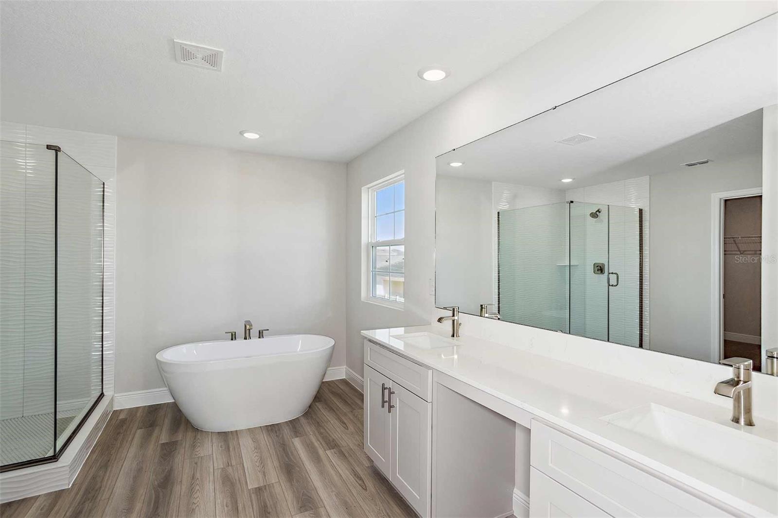 PASADENA WOODS - Residential