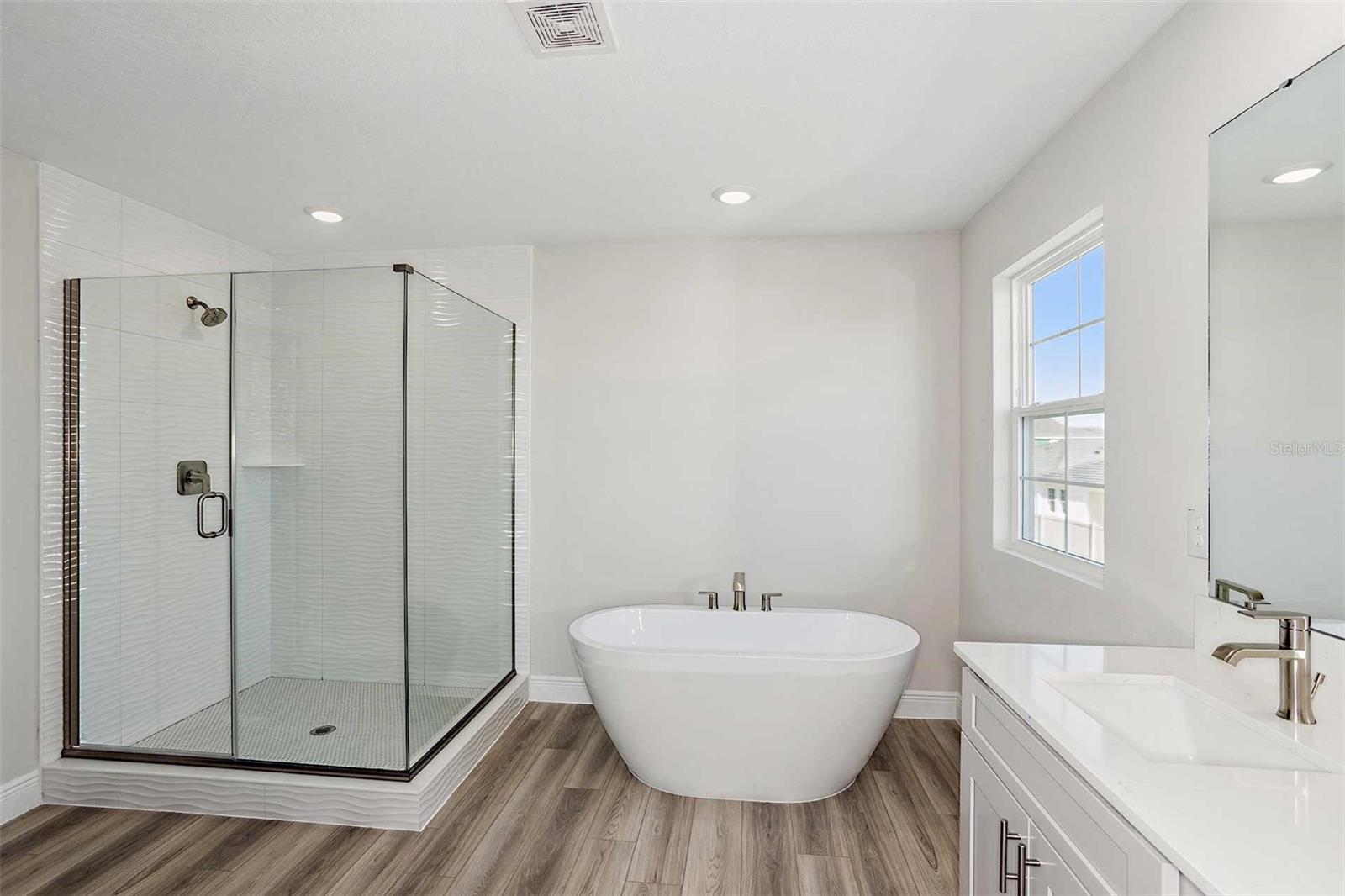 PASADENA WOODS - Residential